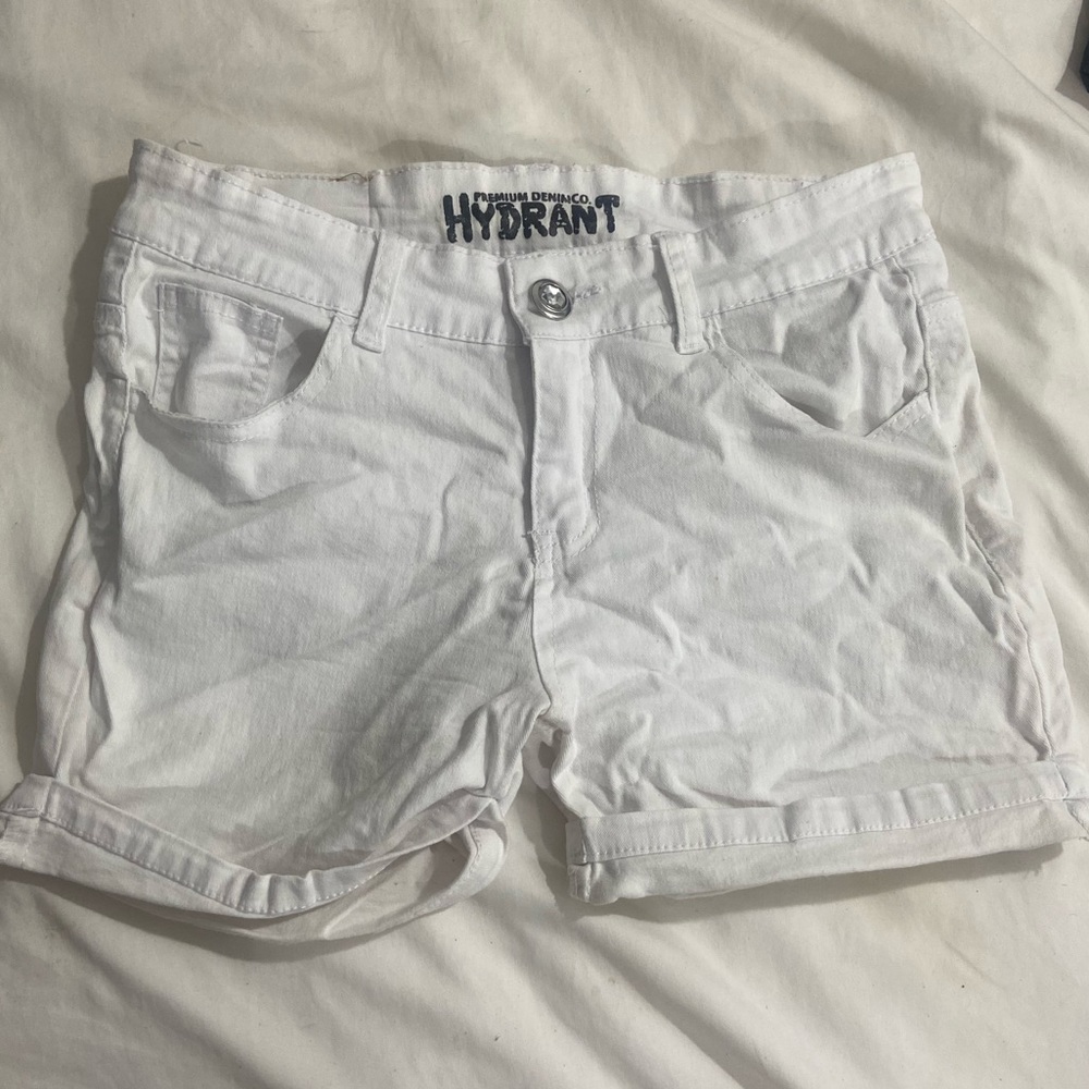WHITE SHORTS NO STAINS